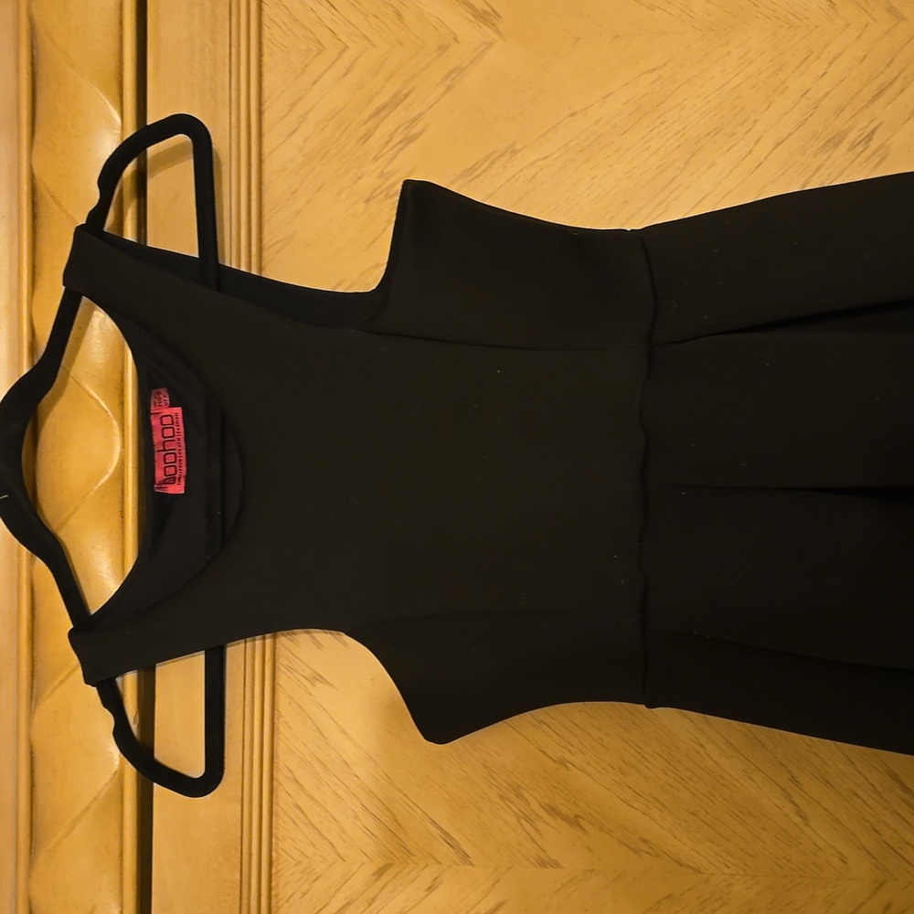 BOOHOO Scuba cutaway neckline midi bridesmaid dress. Size Small. Black - Picture 9 of 11